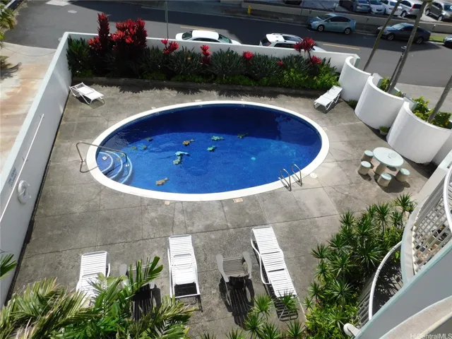 Attractive pool.