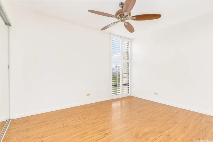 upstairs smaller bedroom