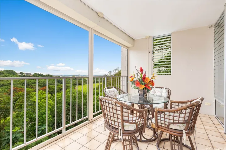 relaxing lanai off of dining room with beautiful view overlooking the golf course