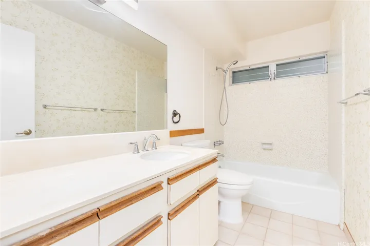 upstairs hall bath