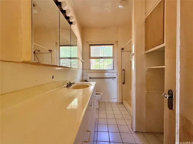Bathroom – adequate but ready to update