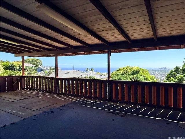 View to the south, Diamond head straight ahead