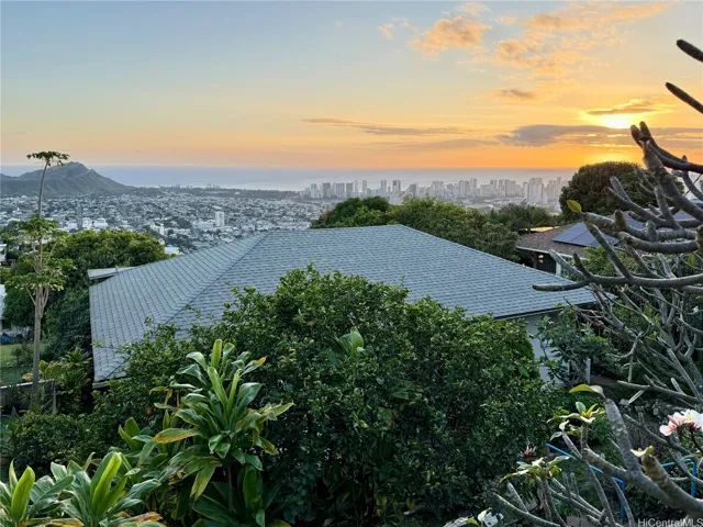 Panoramic view featuring Diamond head