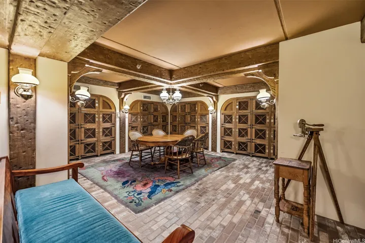 Lovely Wine Cellar with your person al wine cave an a table for degustation. Also a lovely place to have a meeting.