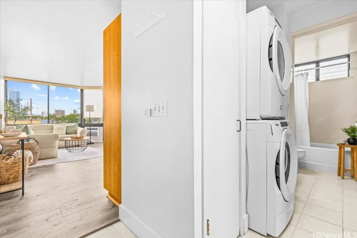 Washer/Dryer in unit.