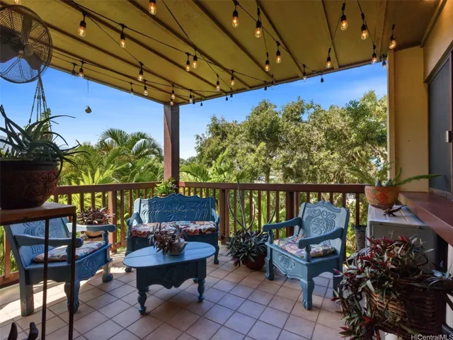 Mountain views and tropical surroundings on your lanai.