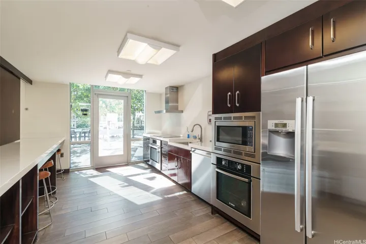 Partyroom's full kitchen