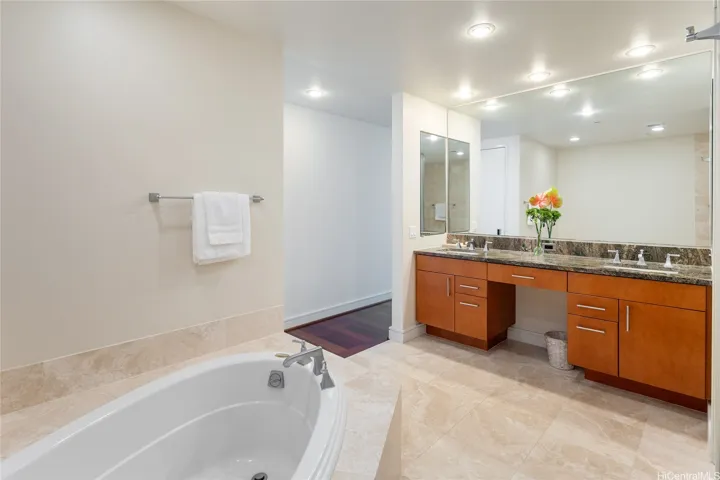 Primary Bath with Dual Vannity