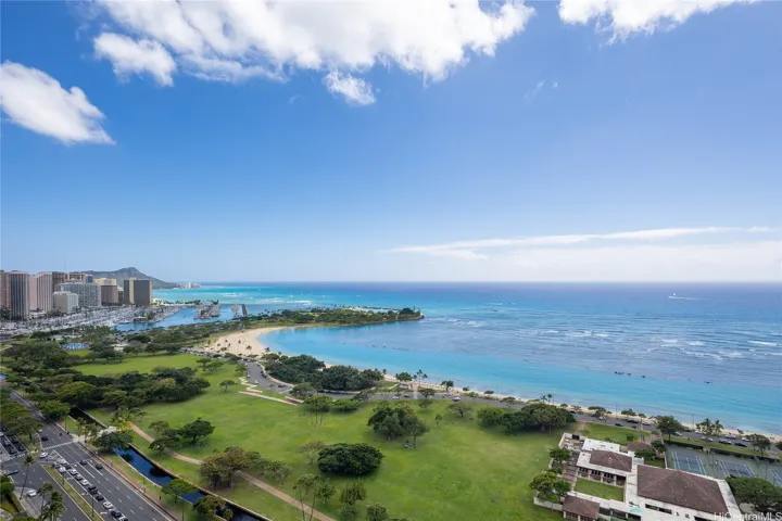 Diamond Head/Waikiki/Magic Island and Ala Moana Beach View from Lanai