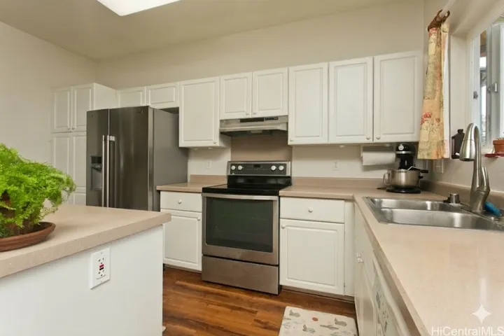 Kitchen area.  Plenty of cabinets and views of Diamond Head from the kitchen window!