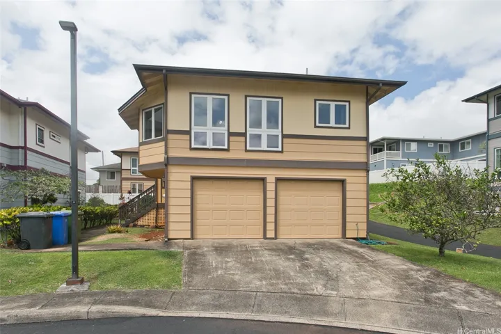 Welcome home to this free standing home in highly desirable Lapa'Olu Aiea Heights. Located in a cul-de-sac with views of the ocean and Diamond Head!
