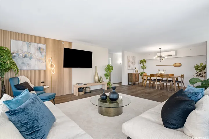 This feels bigger than most homes! Split ACs throughout, keeps you cool.