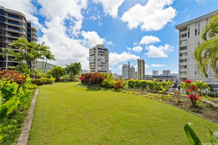 Need a place to play safely? Gorgeous green lawn and lush landscaping.