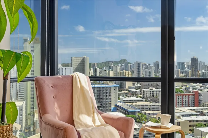 Sitting area in main bedroom, with Diamond Head views!