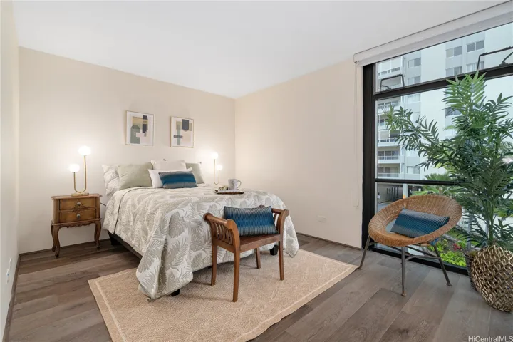 3rd bdrm, w/ 2 windows, split AC & roller blinds throughout entire home.