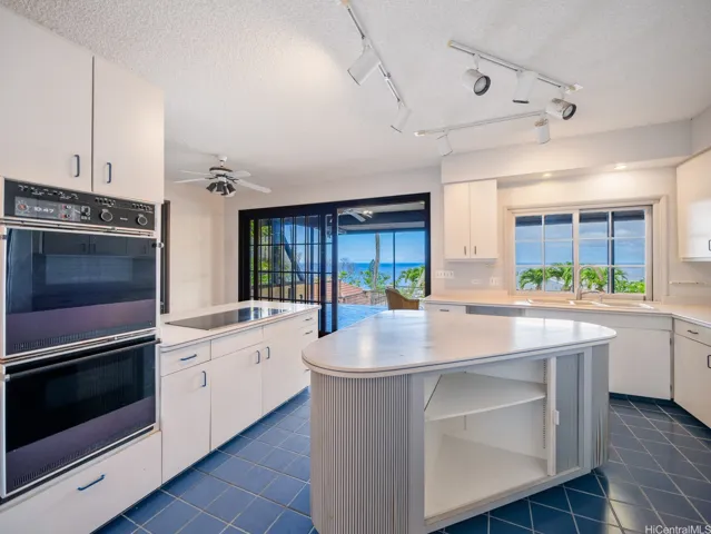 Kitchen opening up onto large covered lanai.