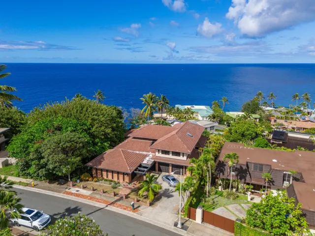 12 Lumahai is located near the end of Lumahai Street on Koko Head.