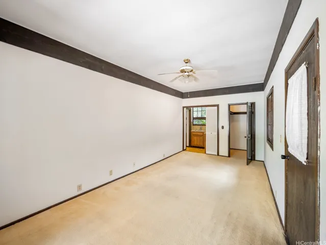 Additional separate living area on the ground floor with bathroom and kitchenette is an ideal option for multi-generational living.