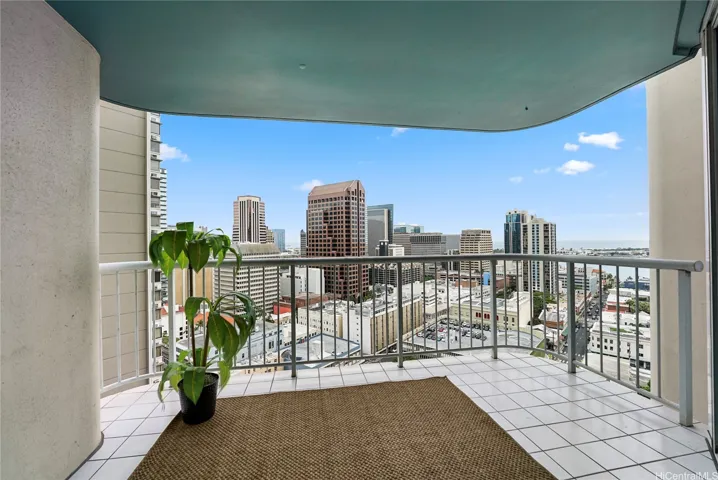 Ocean views from your spacious lanai!