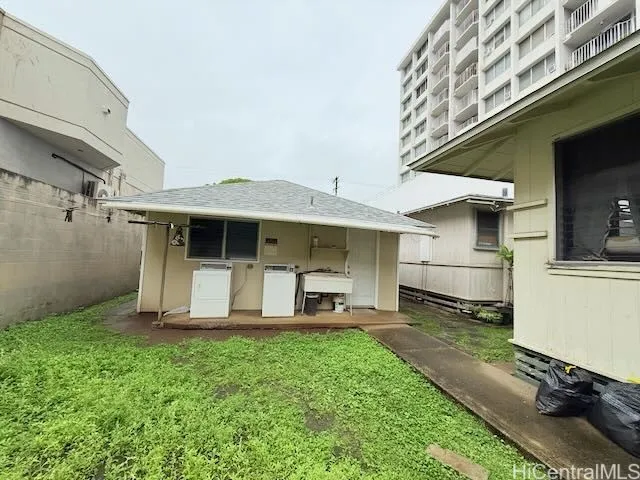 Rear view of unit C. Coin operated W/D for all Tenants. Unit A is on the Right side.