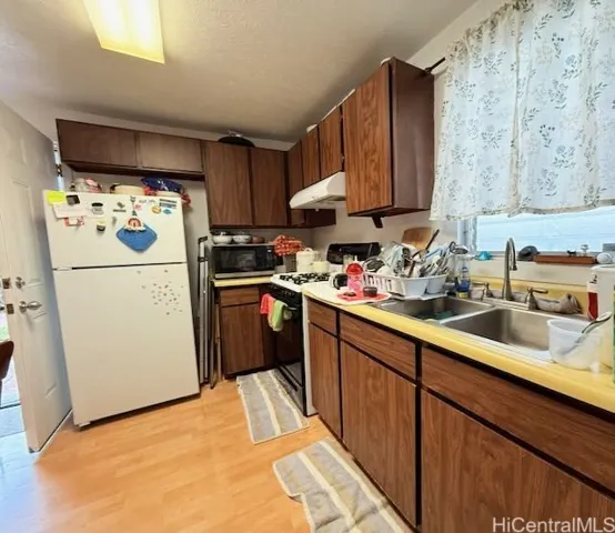 Unit C kitchen