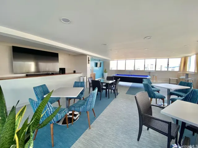 Roof level recreation room