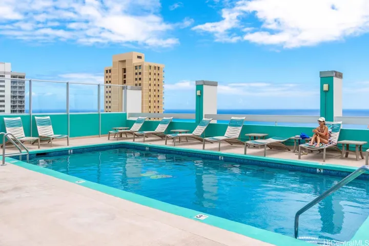Roof top pool