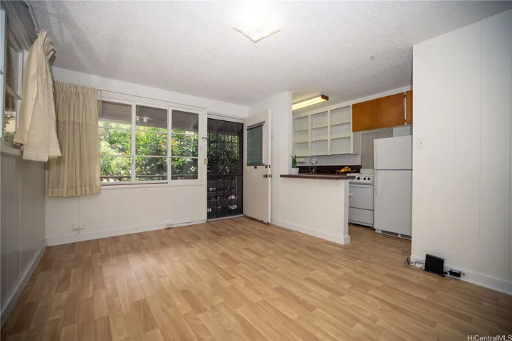 welcome to Promenade #207! now the fee is available to make this a Fee Simple property