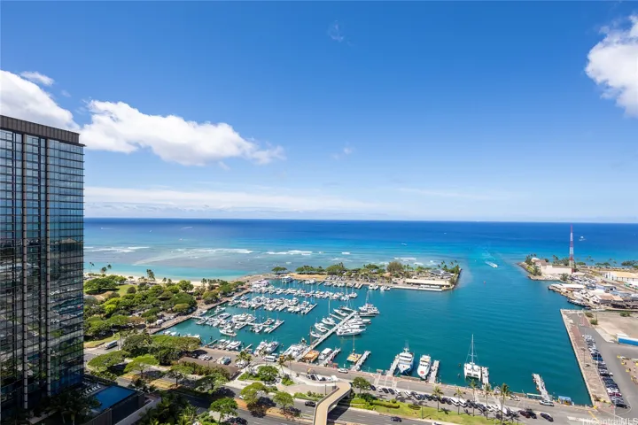 Beautiful Marina/Victoria garden's views from the high floor!