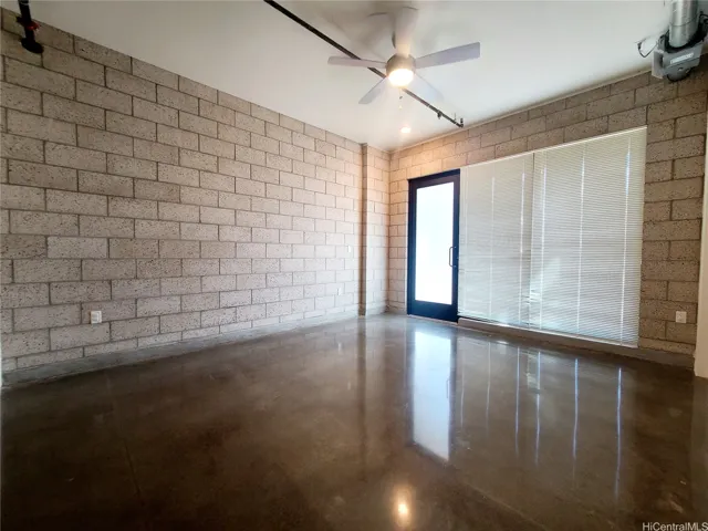 Spacious living room with Split AC & Celing Fan & Laminate Floors