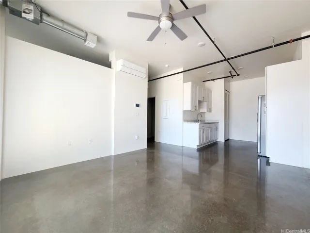 Spacious living room with Split AC & Celing Fan & Laminate Floors