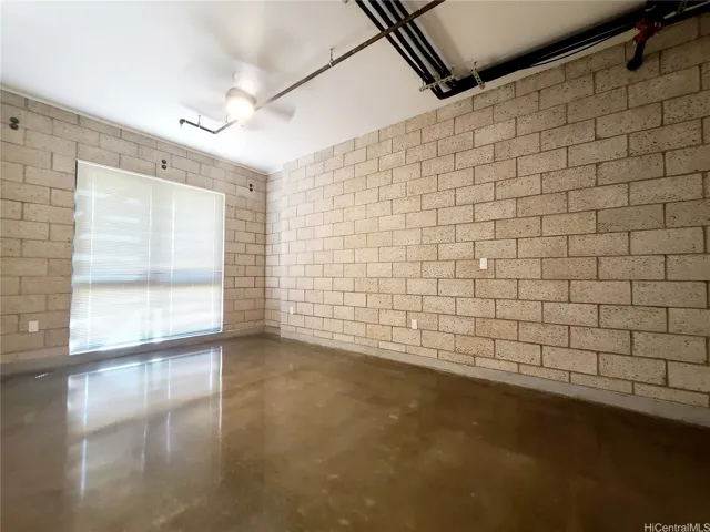 Bedroom with fan, split AC & laninate floors has an attaced bath & walk in closet