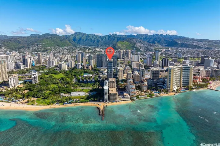 Aerial photo showing the close proximity to the beach