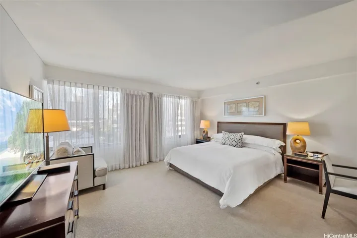 Fully furnished luxury studio with King bed