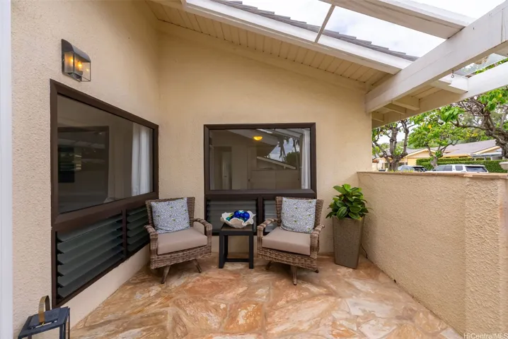 Front Lanai