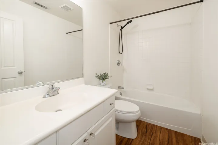 Upstairs hallway bathroom