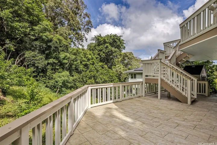 Expansive ground floor lanai