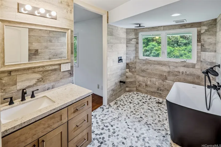 Bedroom 2 ensuite