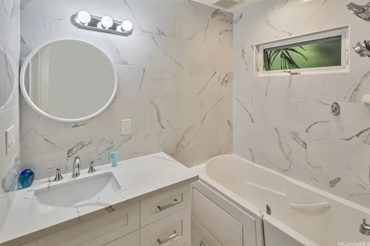 Bedroom 3 bath with accessible tub