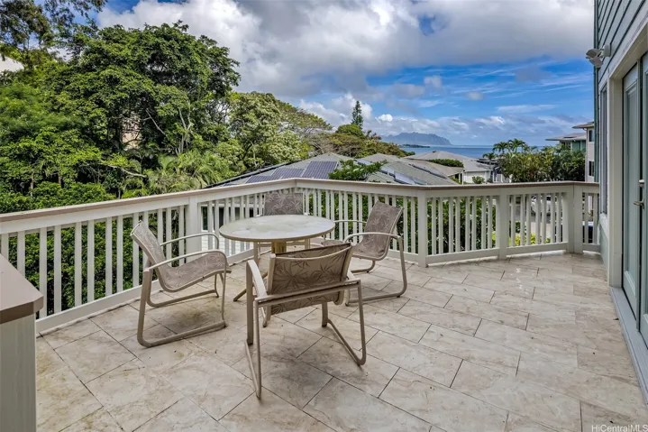 2nd floor lanai with views