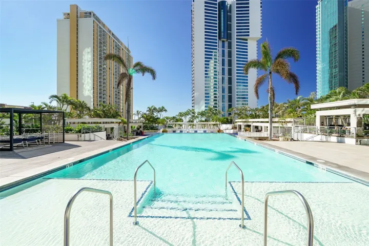 Infinity pool