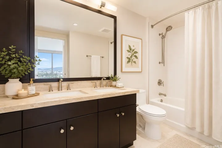 2nd bathroom w virtual staging