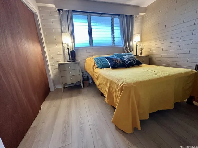 Bedroom with two door closet.