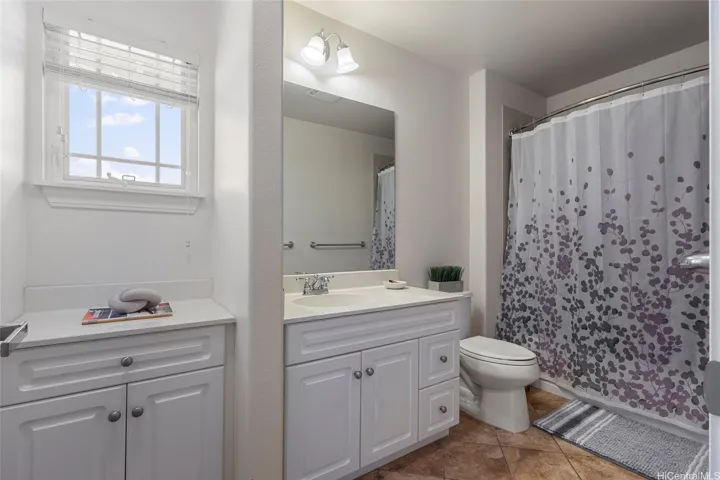 Spacious 2nd full bathroom