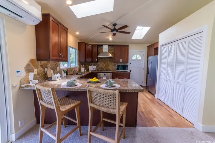 Kitchen Breakfast Bar