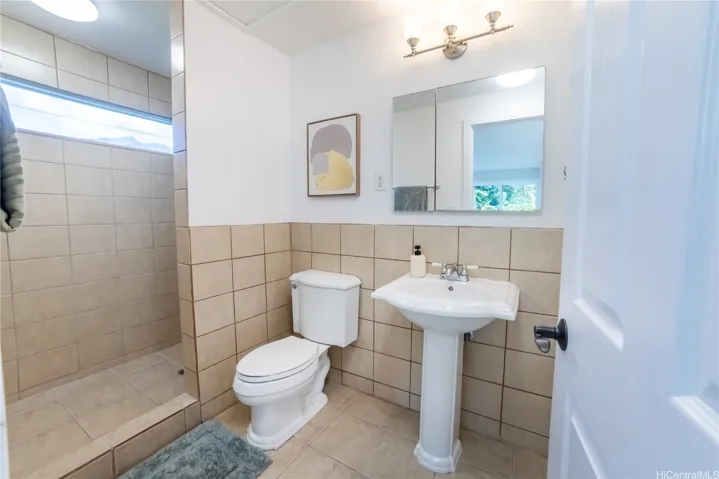 Separate Studio Cottage Bathroom
