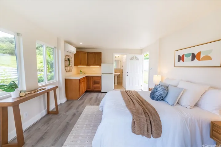 Separate Studio Cottage with a closet and full bathroom
