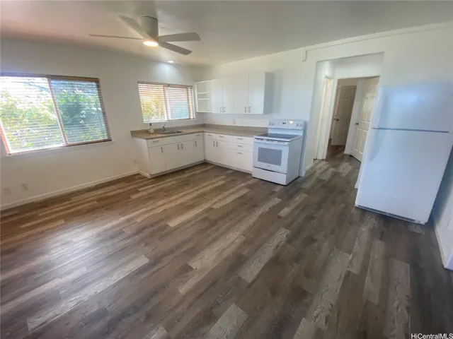 Ewmodeled spacious kitchen