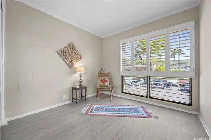 Third bedroom with views of the mountains and excellent cross ventilation