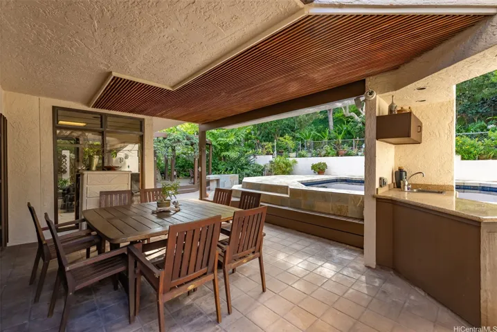 Lanai dining
